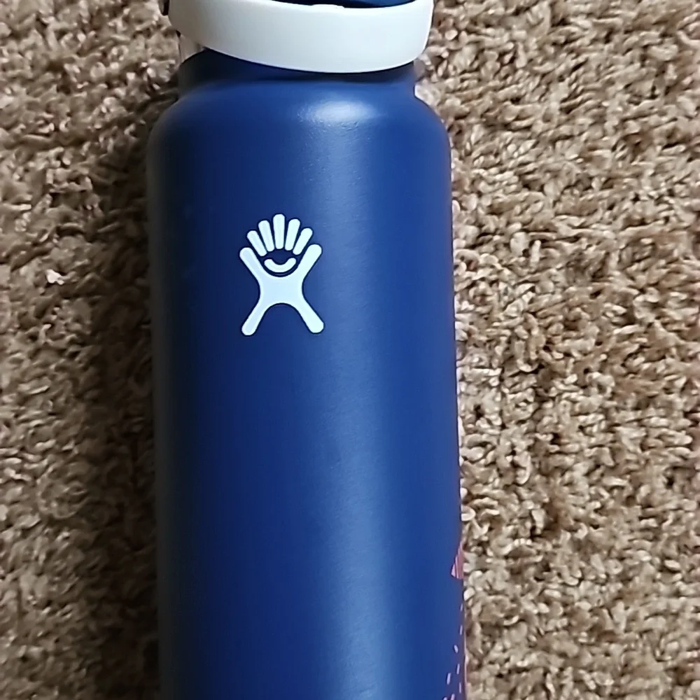 Hydroflask water bottle 40oz - Picture 4 of 4